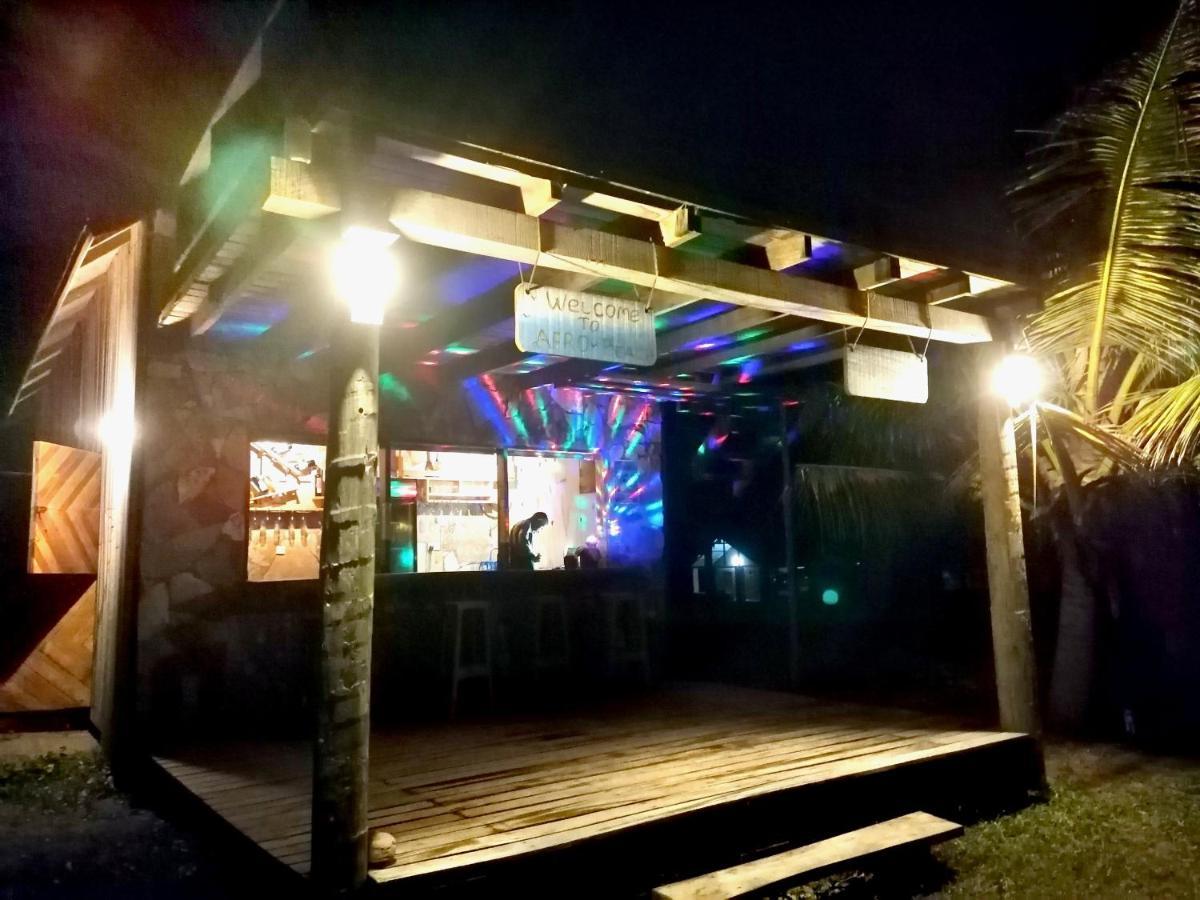 Afro Beach Eco Resort Butre Екстериор снимка