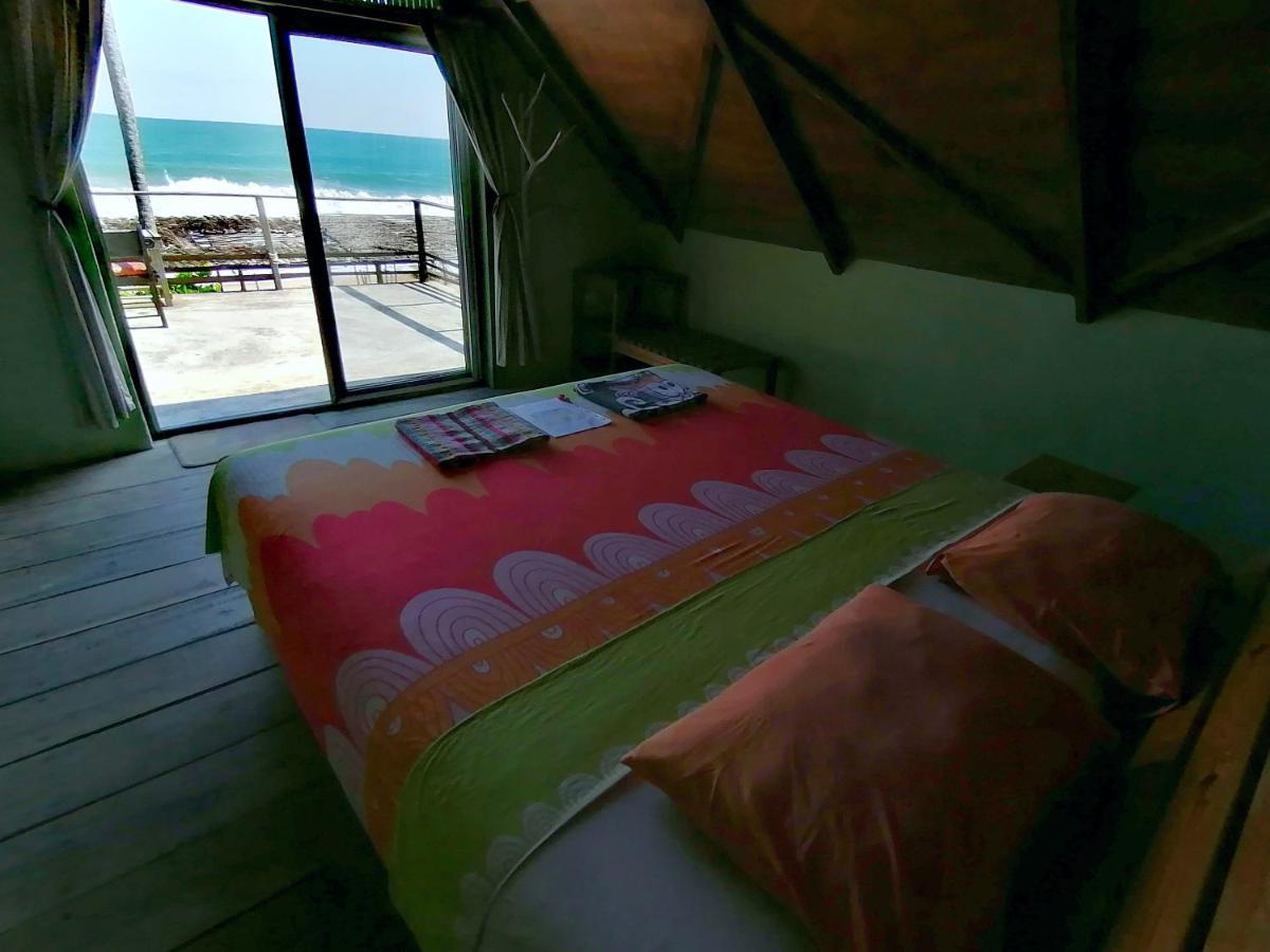 Afro Beach Eco Resort Butre Екстериор снимка