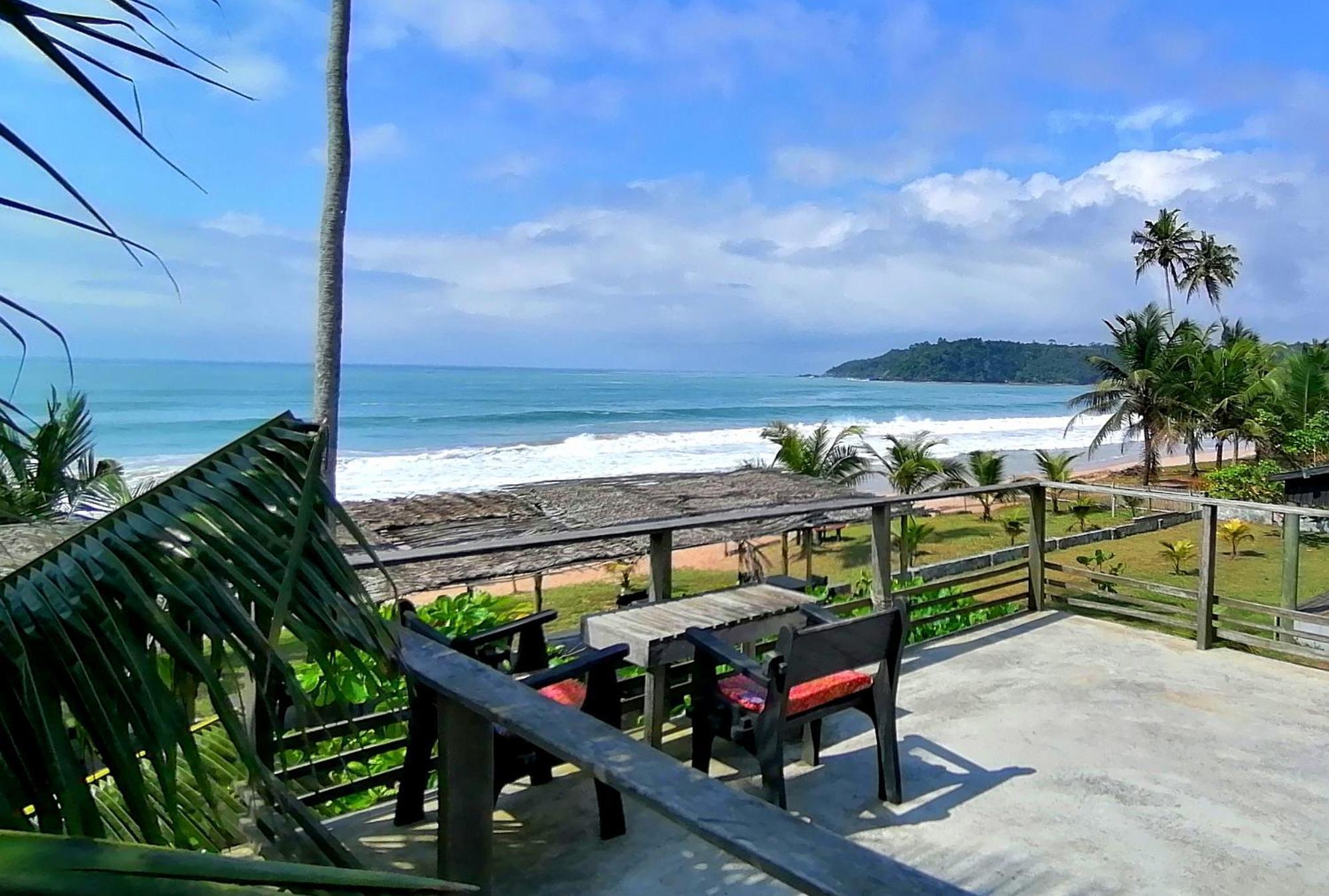 Afro Beach Eco Resort Butre Стая снимка