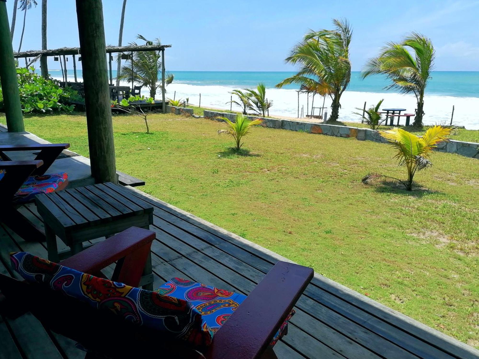 Afro Beach Eco Resort Butre Стая снимка