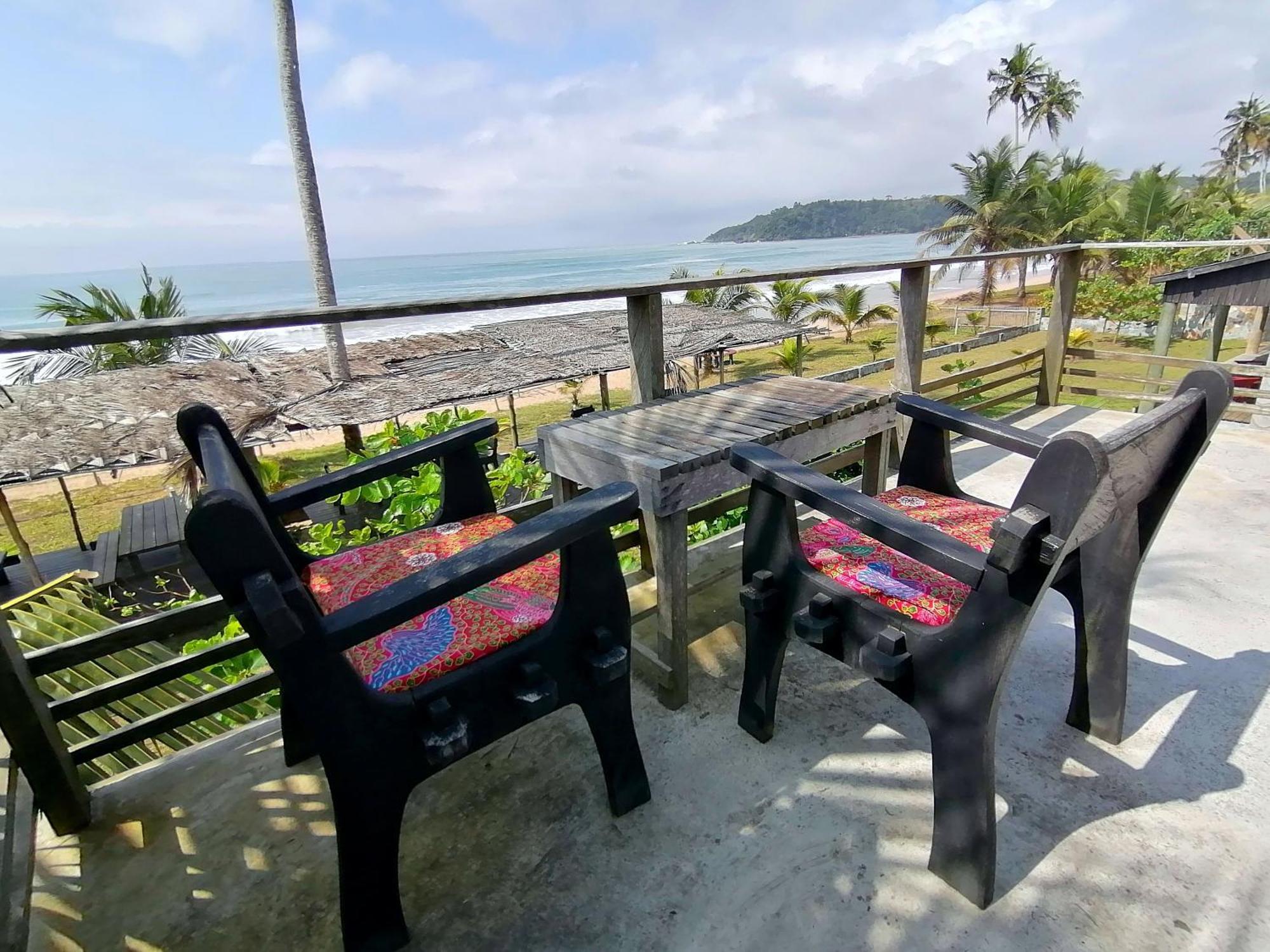 Afro Beach Eco Resort Butre Стая снимка