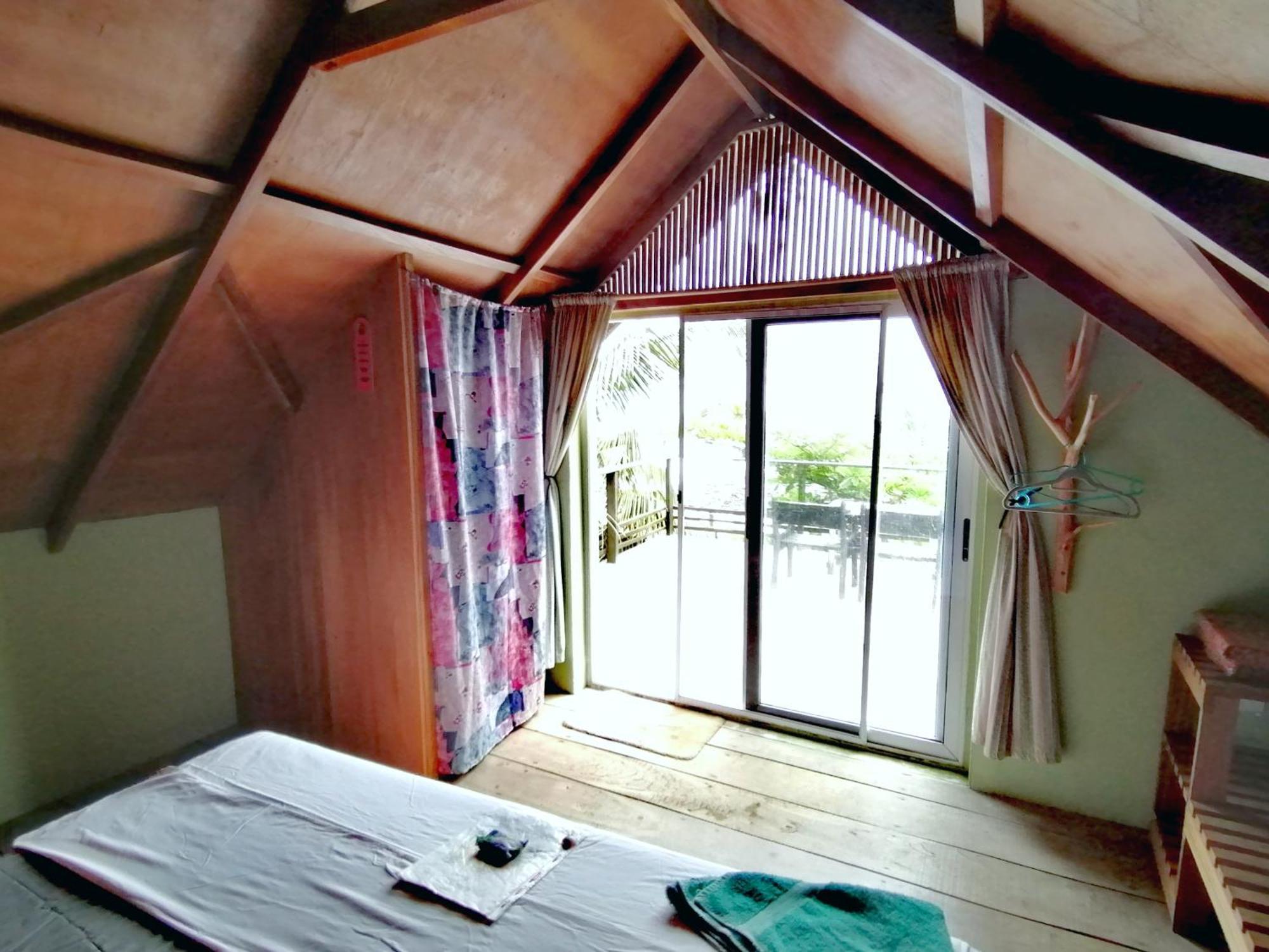 Afro Beach Eco Resort Butre Стая снимка