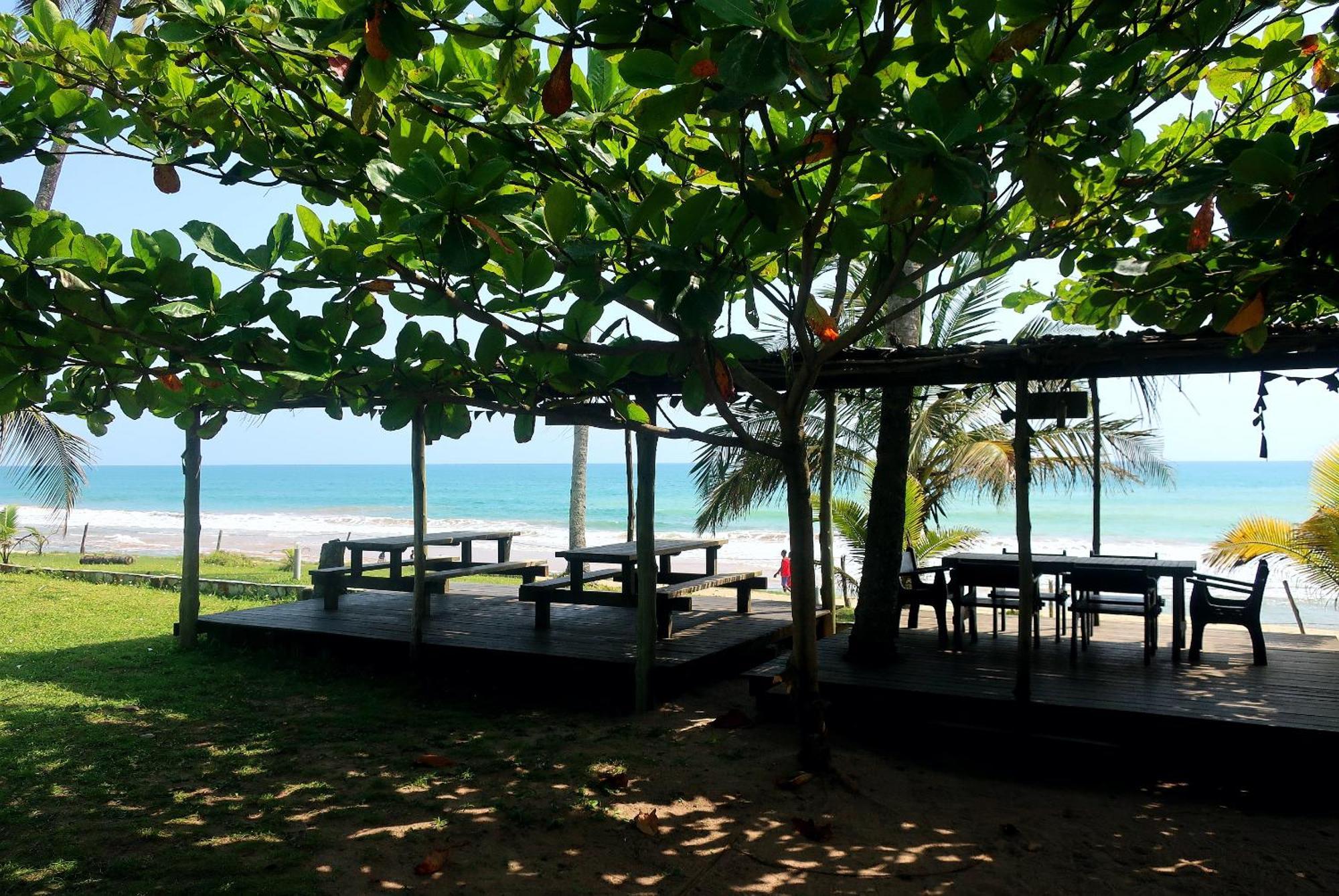 Afro Beach Eco Resort Butre Екстериор снимка