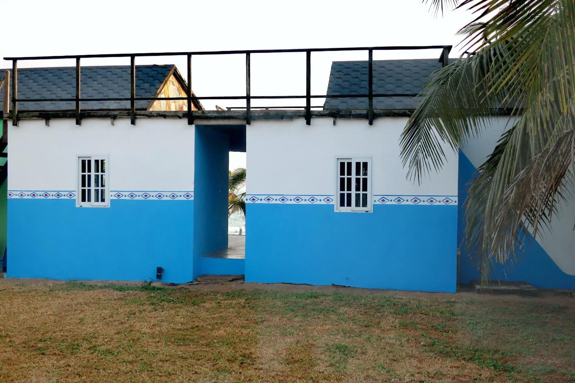 Afro Beach Eco Resort Butre Стая снимка