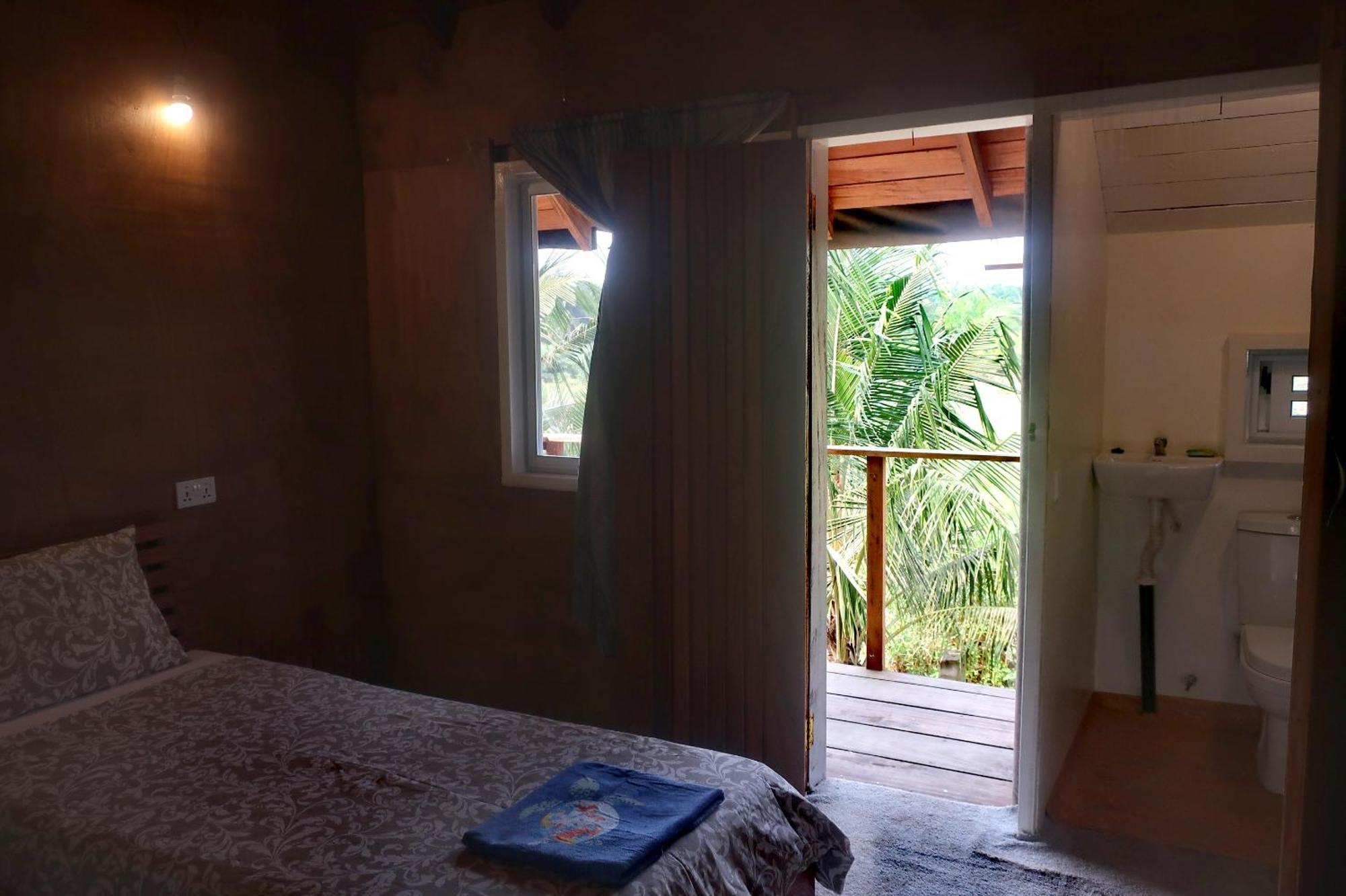 Afro Beach Eco Resort Butre Стая снимка