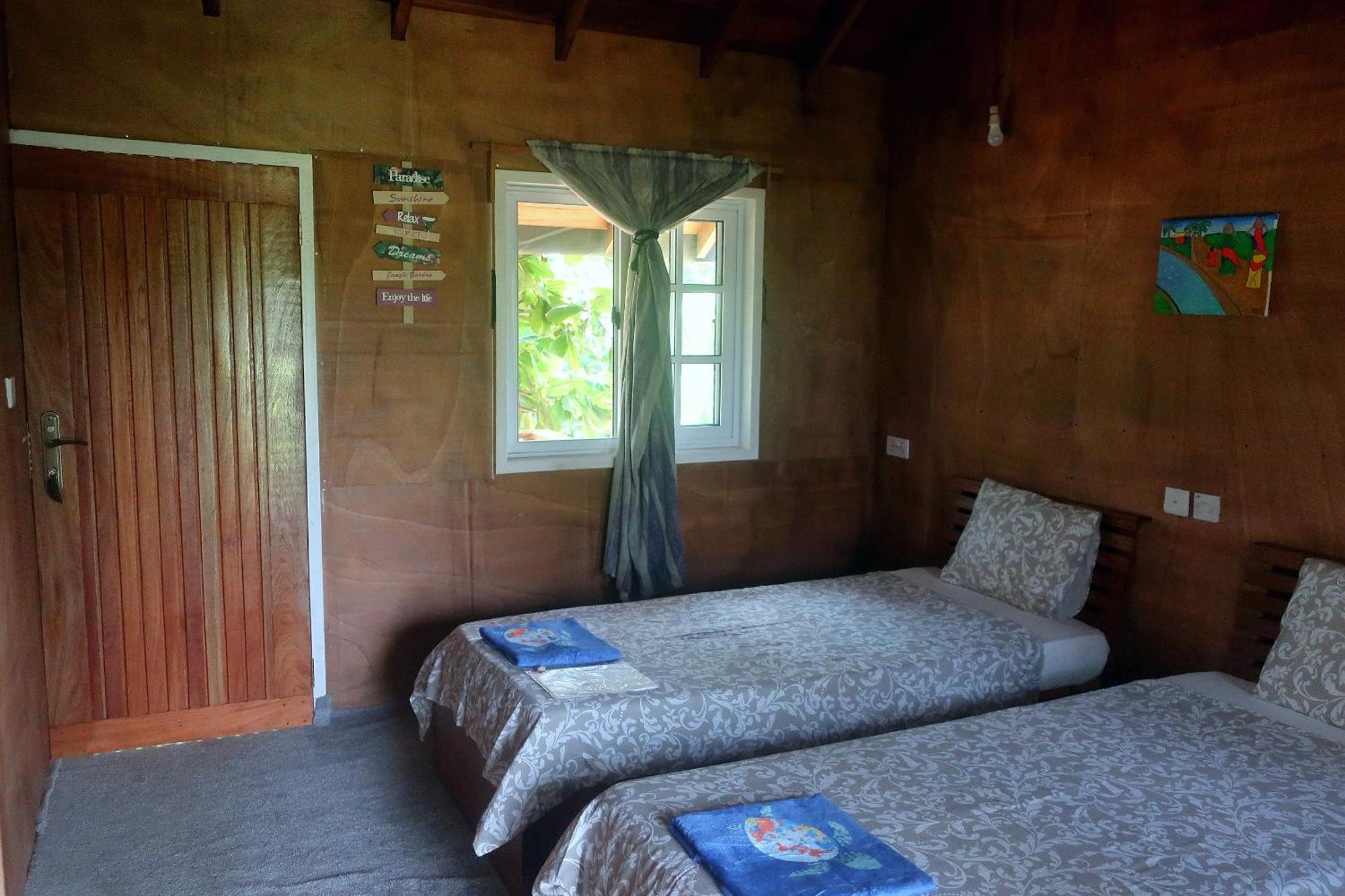 Afro Beach Eco Resort Butre Стая снимка